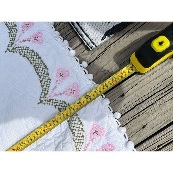 Vintage 1950s Floral Quilted Pom Pom Trim Pink Trim Decorative Throw Blanket - Picture 7 of 7